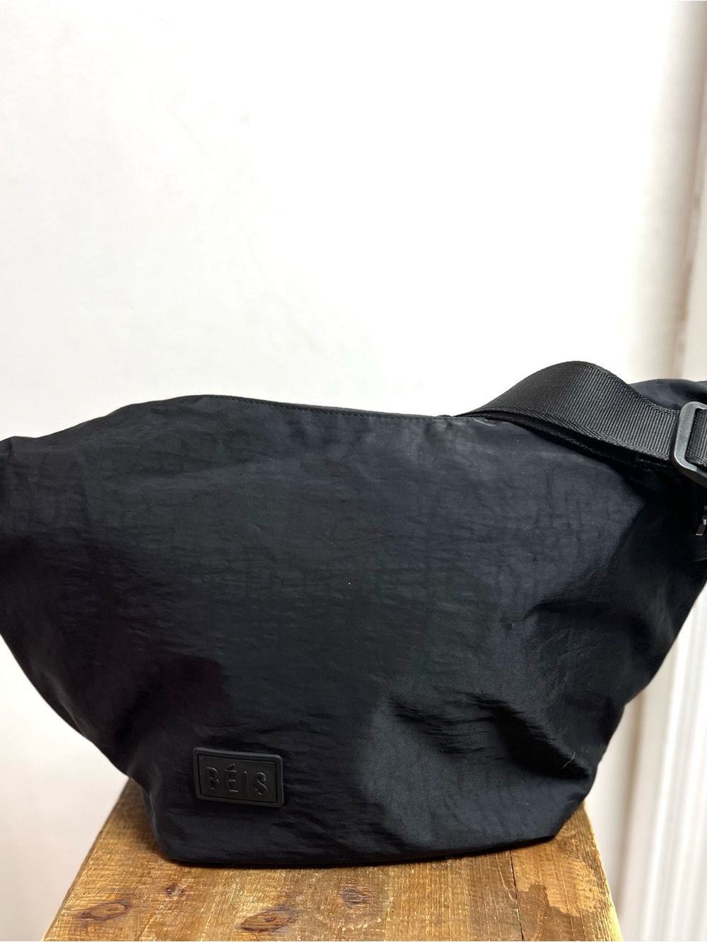 BEIS Crescent Catchall Black Crossbody/Tote Travel Sleek Everyday Bag